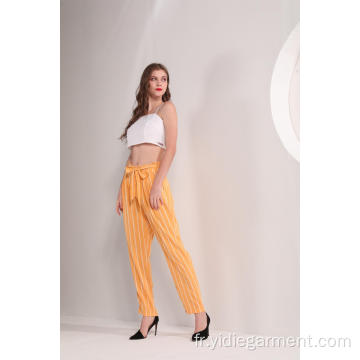 Pantalon à la cheville rayé jaune pour femme